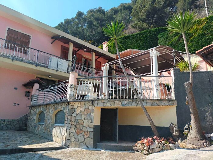 Casa con 10 locali in vendita in Ventimiglia