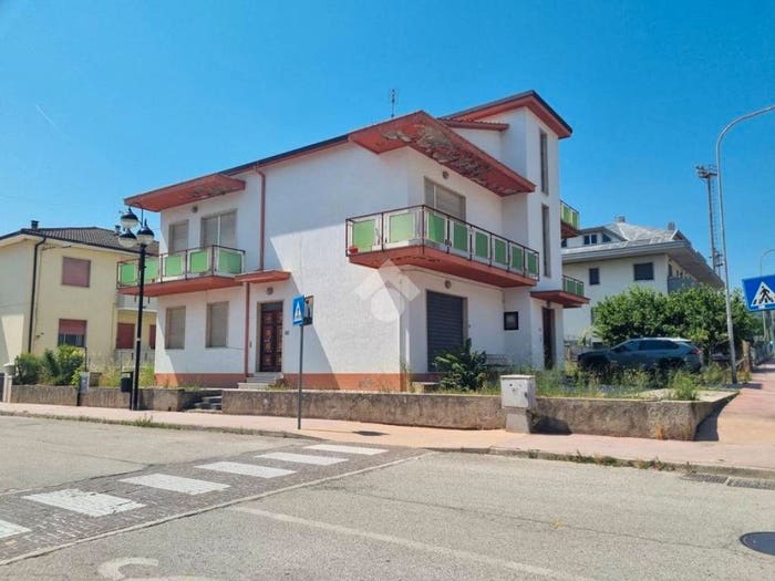 Casa con 6 locali in vendita in Via Meazza, Castelnuovo Vomano, Castellalto