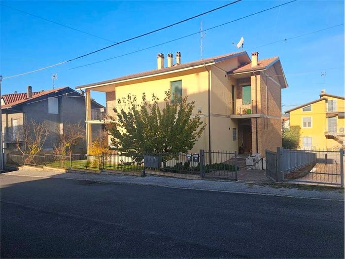 Appartamento con 6 locali in vendita in VIA TRIESTE, Cà Gallo, Montecalvo in Foglia