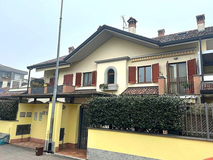 Appartamento quadrilocale in vendita in Via Lazio, Pregnana Milanese