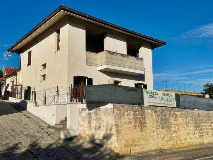 Casa con 6 locali in vendita in Strada Marina Inferiore, Elice