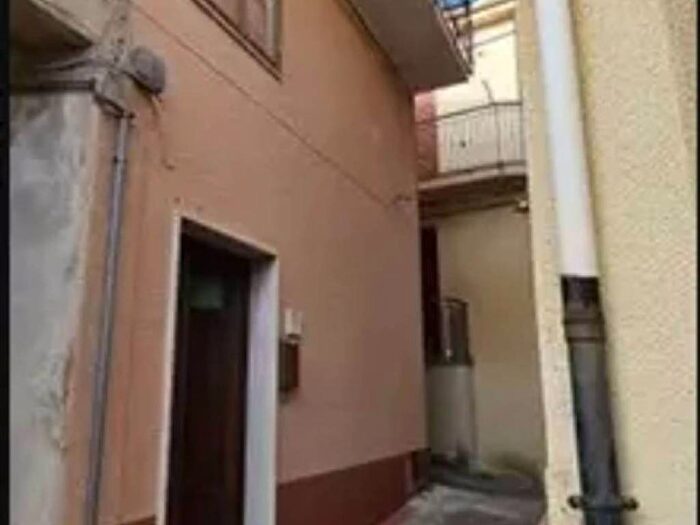 Casa trilocale in vendita in Via Trieste Vico, Centro, Sant'Andrea Apostolo dello Ionio