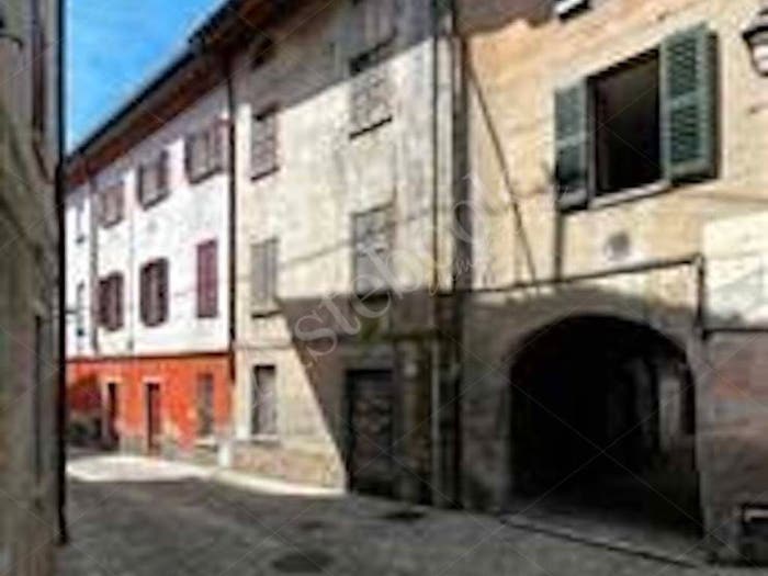 Casa con 6 locali in vendita in Via Mentana, Albavilla