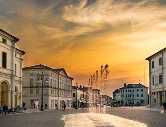 Appartamento con 5 locali in vendita in Piazza Luigi Negrelli, Centro, Montebelluna