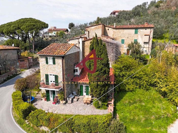 Casa con 6 locali in vendita in Centro, Lamporecchio