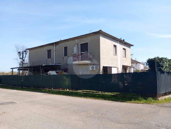 Casa con 6 locali in vendita in Via Finadea, Centro, Minturno