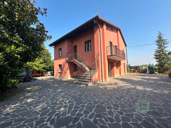 Casa trilocale in vendita in Via Motta, Mirandola