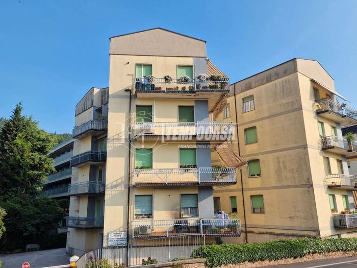 Appartamento trilocale in vendita in Via C Colombo, Garda