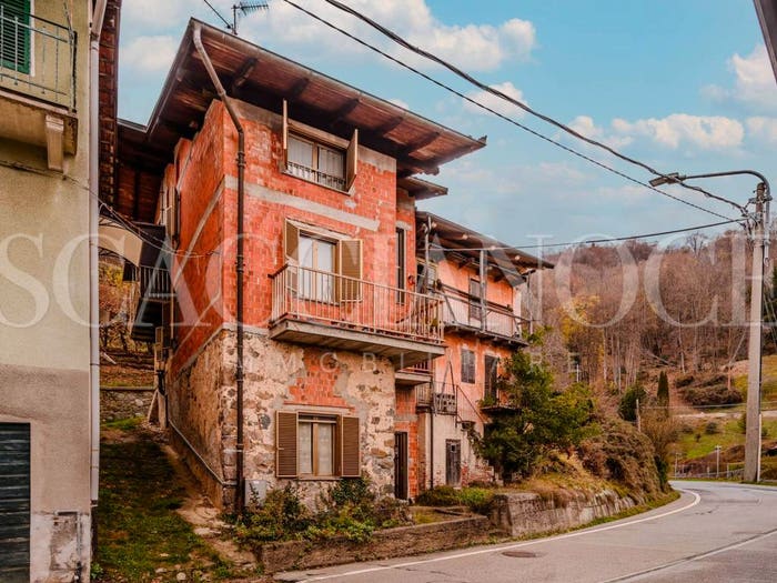 Casa con 6 locali in vendita in Frazione Audenino, Veglio