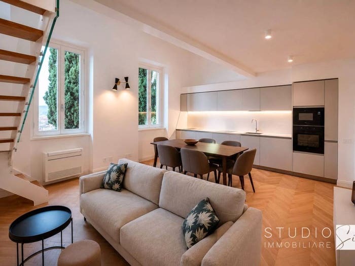 Appartamento quadrilocale in vendita in Via dello Sprone, Ponte Vecchio Pitti, Firenze