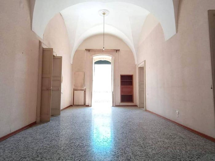 Appartamento con 6 locali in vendita in Via Francesco Crispi, Alezio