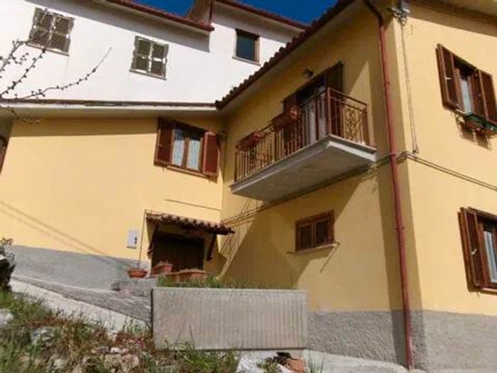 Appartamento con 6 locali in vendita in Frazione Forsivo No Number, Norcia