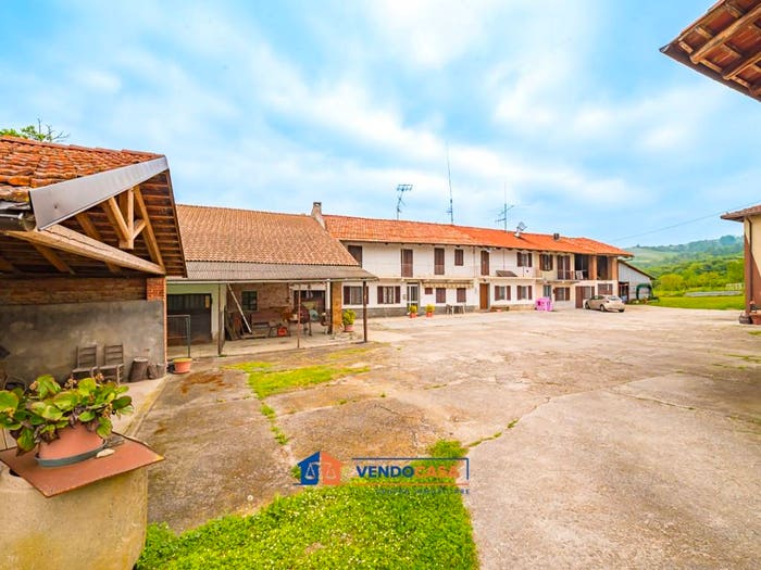 Casa con 6 locali in vendita in Località Piano, Novello