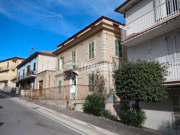 Casa con 6 locali in vendita in Via Roma, Centro, Torre San Patrizio