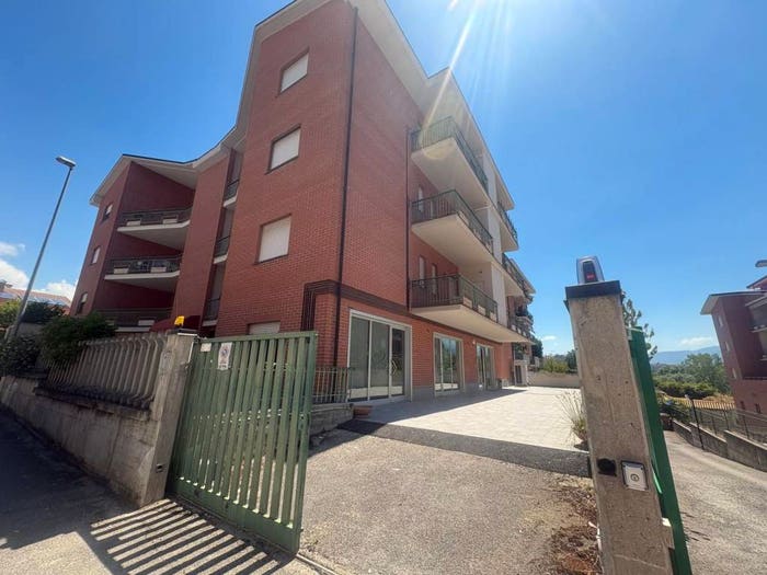 Casa con 6 locali in vendita in via dei Piccolomini, Pile, L'Aquila