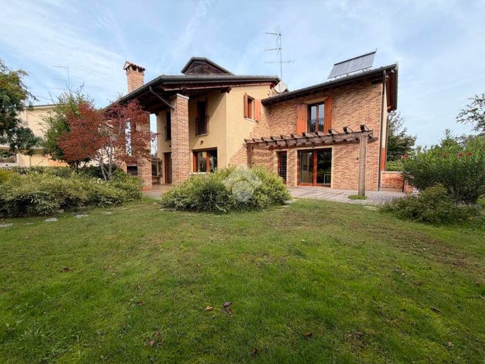 Casa con 5 locali in vendita in via Caseggiato, Centro Castrette, Villorba