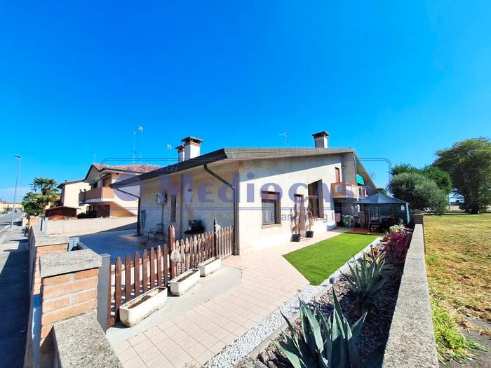 Casa con 6 locali in vendita in Centro, Pincara