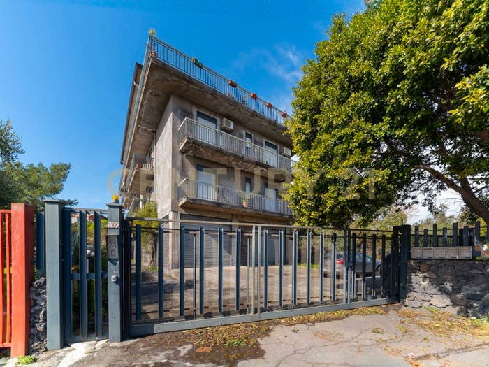 Appartamento quadrilocale in vendita in STRADA PER SAN GIOVANNI GALERMO, Province Veneto, Catania