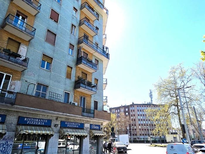 Appartamento quadrilocale in vendita in Piazza Serafino Belfanti, Famagosta, Milano