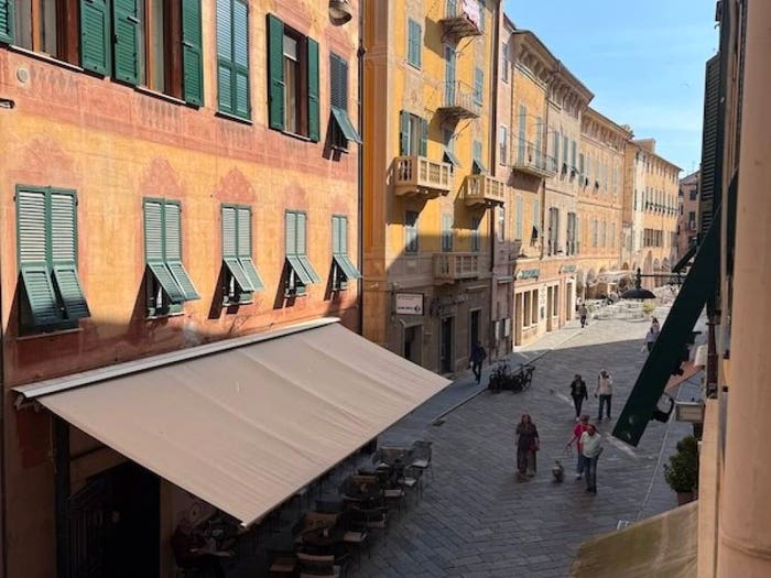 Appartamento bilocale in vendita in Via Giuseppe Garibaldi, Centro, Finale Ligure