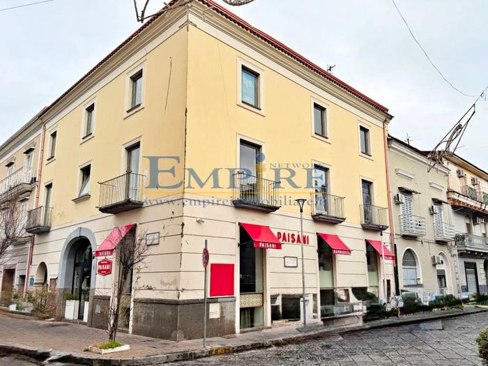 Appartamento quadrilocale in vendita in Via Costantinopoli, Aversa