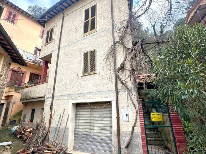 Casa quadrilocale in vendita in Via Giuseppe Mazzini, Centro, Ferentillo