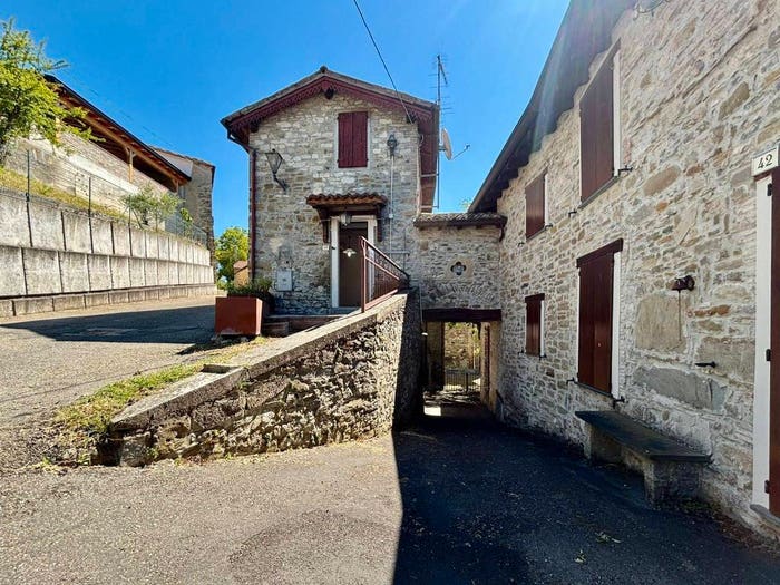 Casa con 5 locali in vendita in Strada Antesica, Antesica, Langhirano