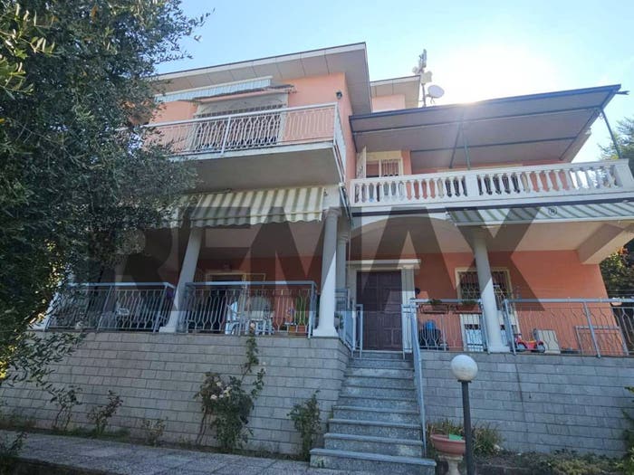 Casa con 6 locali in vendita in Centro, Broni