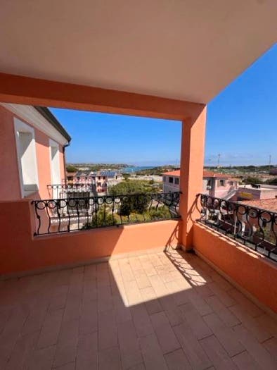 Appartamento trilocale in vendita in Via Mary G, La Maddalena