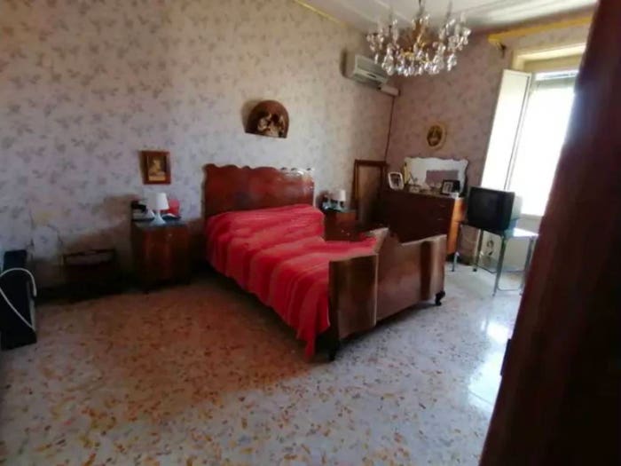 Appartamento trilocale in vendita in Via Sant'Elena, Valguarnera Caropepe