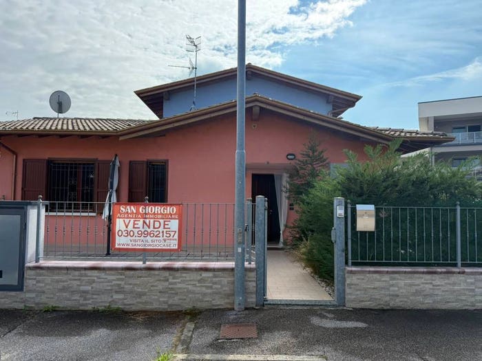 Casa trilocale in vendita in Via Senatore Mario Pedini, Centro, Montichiari