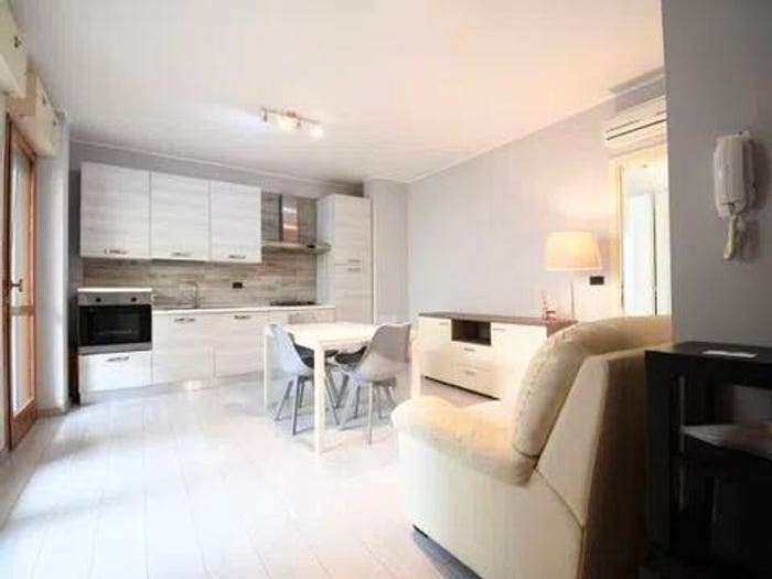 Appartamento con 5 locali in vendita in Viale Libertà No Number, Centro, Giarre