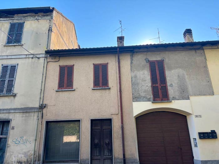 Appartamento trilocale in vendita in Via E Toti, Centro, Carugo