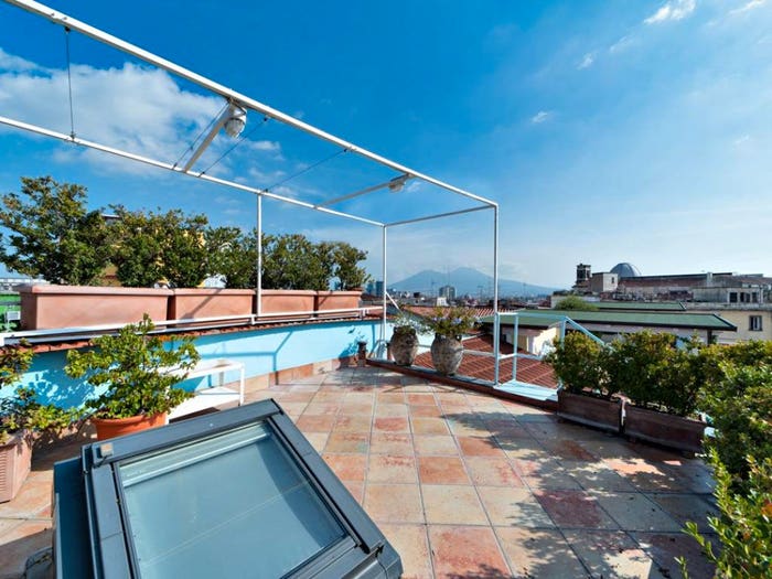 Appartamento quadrilocale in vendita in Piazzetta Luigi Settembrini, Tribunali, Napoli