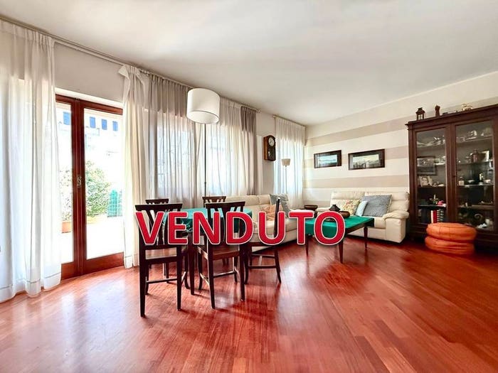 Appartamento quadrilocale in vendita in Via Francesco Petrarca, Posillipo, Napoli