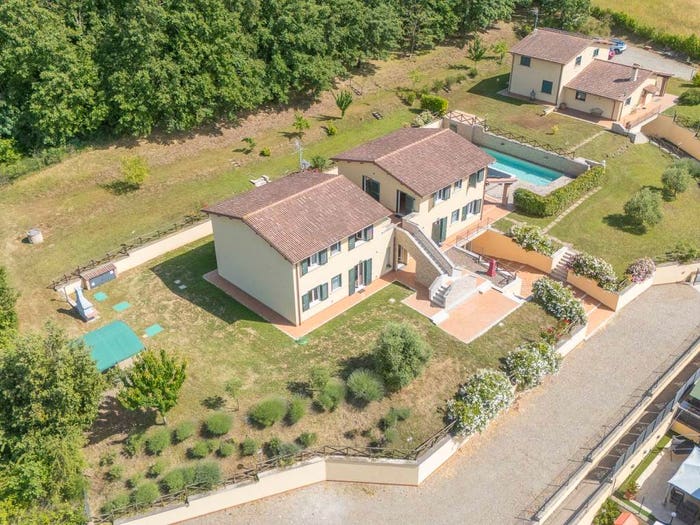 Casa con 6 locali in vendita in Via Sappada, Porano