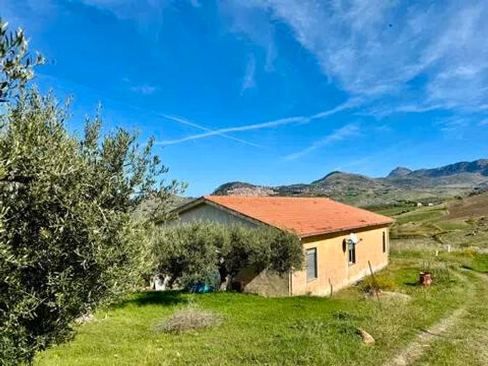 Casa quadrilocale in vendita in Contrada Ginestra No Number, Caccamo