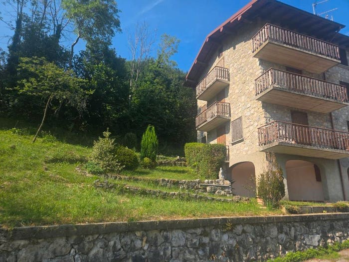 Appartamento trilocale in vendita in Camerata Cornello