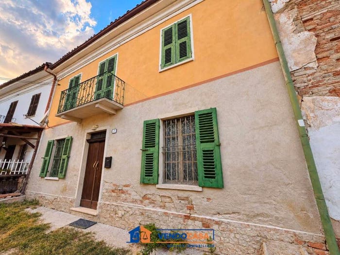 Casa quadrilocale in vendita in Via Alessandria, Mombaruzzo