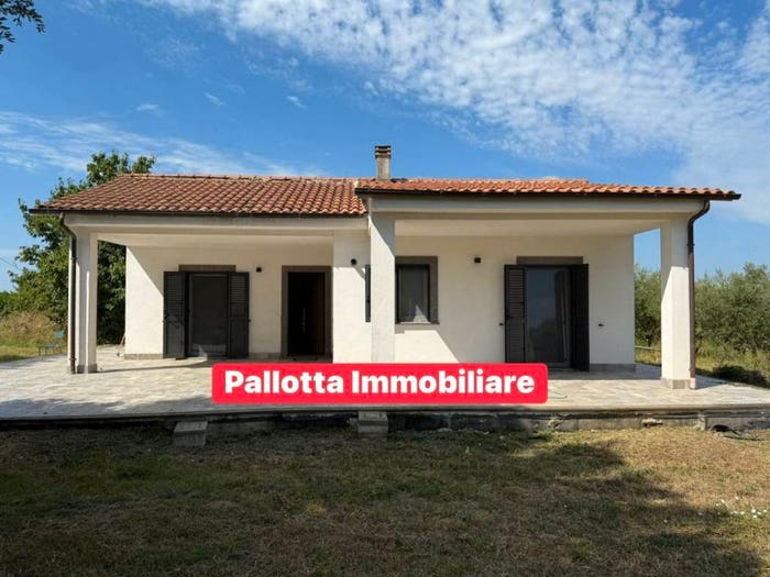 Casa quadrilocale in vendita in Località Truscione, Ischia di Castro