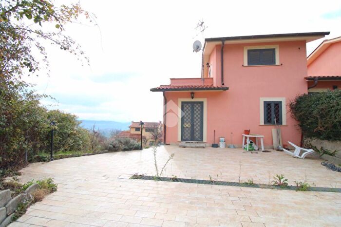 Casa quadrilocale in vendita in Via Case Nuove Granari, Montopoli Di Sabina