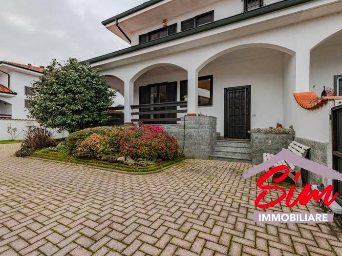Casa quadrilocale in vendita in cameri via privata santa lucia, Cameri