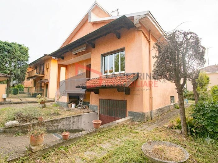 Casa quadrilocale in vendita in Via Torino, Vallone, Pavia