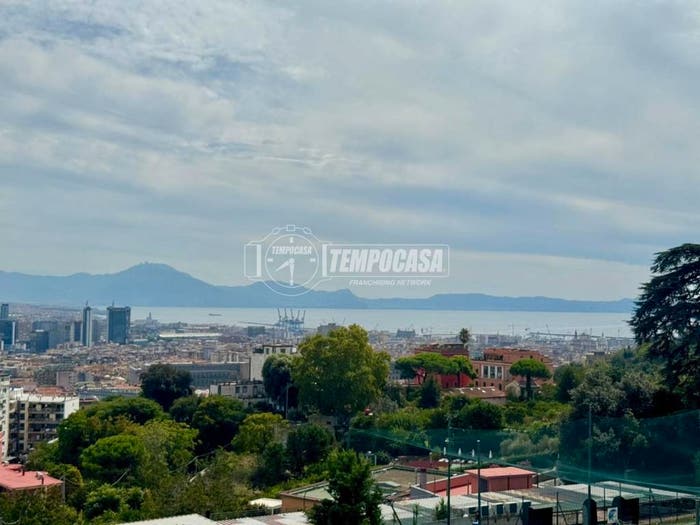 Appartamento con 5 locali in vendita in Via ponti rossi, Ponti Rossi, Napoli