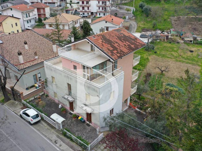 Casa con 6 locali in vendita in Via dei Cappuccini, Centro, Penne
