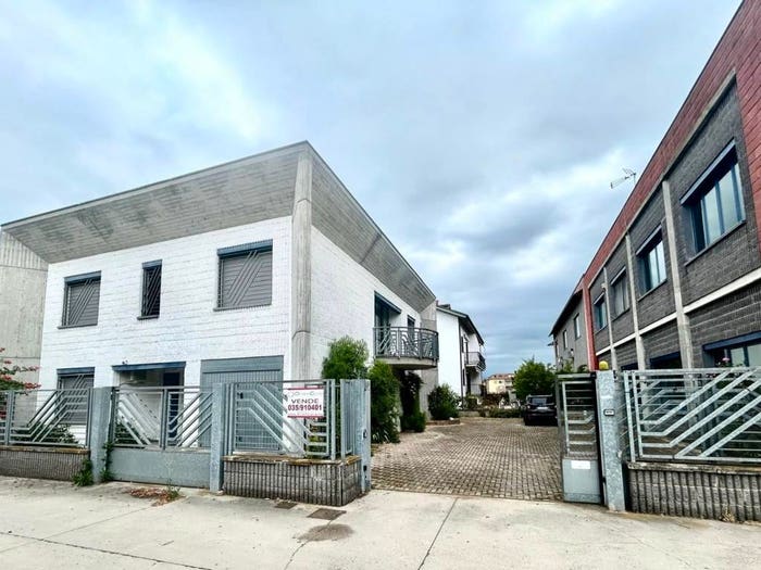 Casa con 6 locali in vendita in Strada Statale Vigevanese, Abbiategrasso