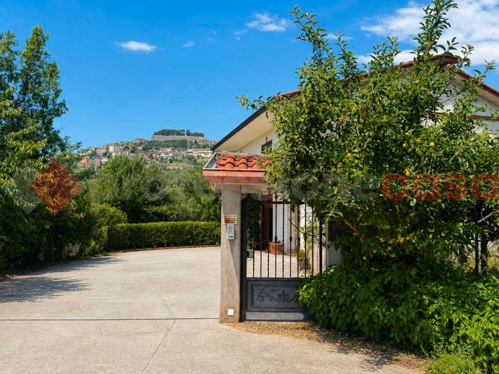 Casa con 5 locali in vendita in Via Valle, Centro, Alatri