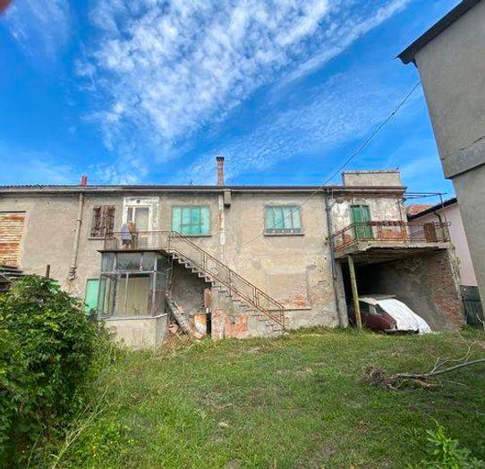 Casa con 6 locali in vendita in Piazza Della Libertà, Bottrighe, Adria