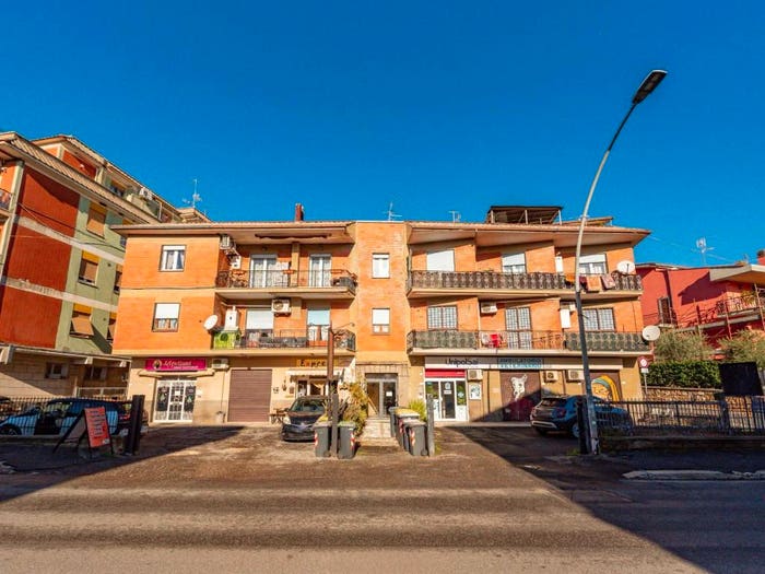 Appartamento trilocale in vendita in Via Frascati Colonna, Centro, Colonna