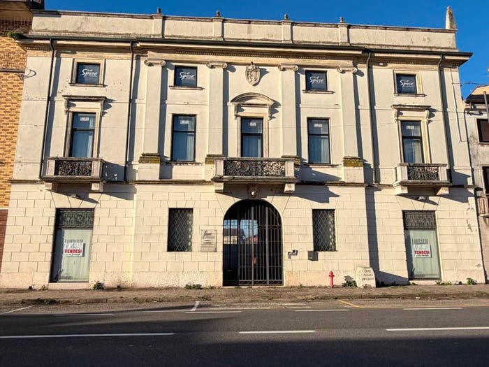 Casa con 6 locali in vendita in Corso Cesare Battisti, Centro, Sanguinetto